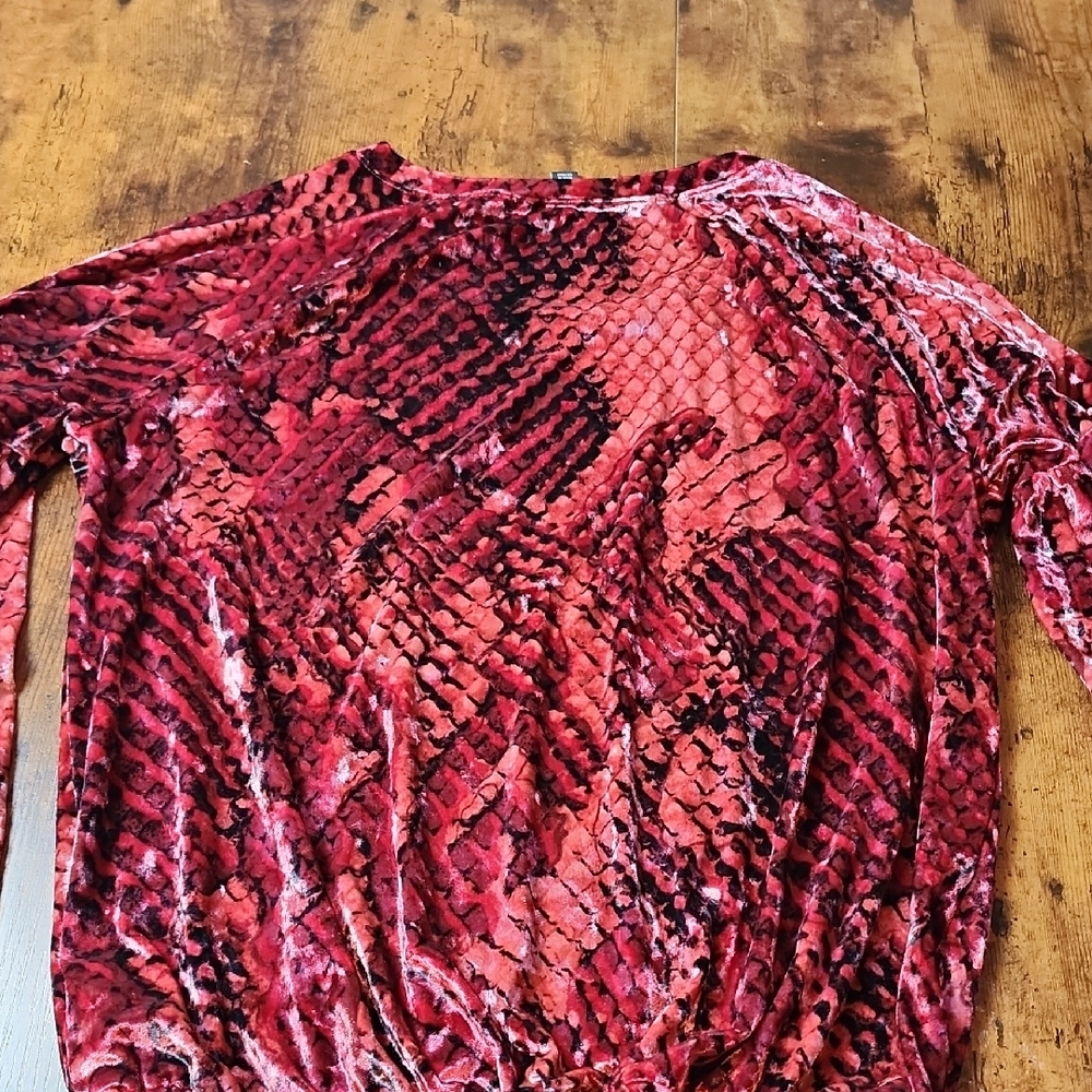 PROJECT RUNWAY |‎ Red Velvet Snakeskin Ruched Drawstring Balloon Sleeve Top | M - Picture 9 of 9